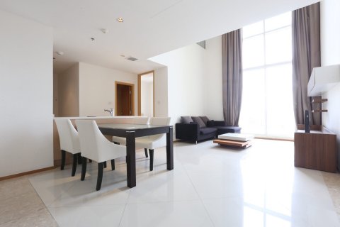 Кондоминиум с 2 спальнями в Сатхоне, Бангкок, Таиланд № 144017 - фото 2