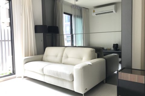 Кондоминиум с 2 спальнями в Бангкоке, Таиланд № 144020 - фото 1