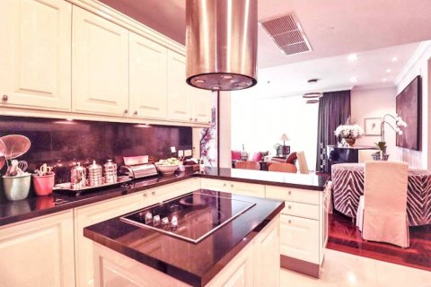 Condo in Bangkok, Thailand, 3 bedrooms  № 124479 - photo 7