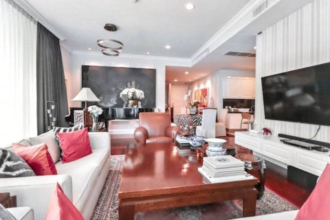 Condo in Bangkok, Thailand, 3 bedrooms  № 124479 - photo 5