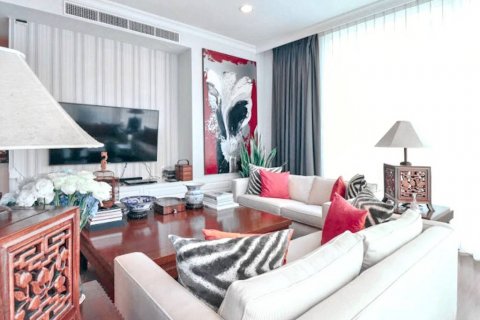 Condo in Bangkok, Thailand, 3 bedrooms  № 124479 - photo 3