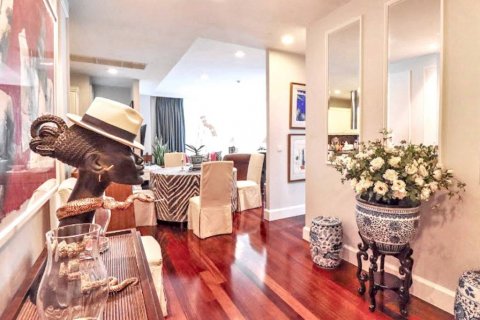 Condo in Bangkok, Thailand, 3 bedrooms  № 124479 - photo 9