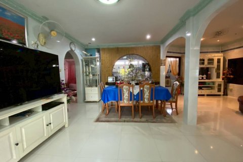 Maison à Sattahip, Thaïlande 4 chambres № 124477 - photo 1