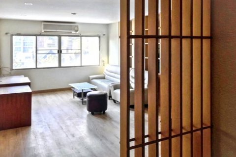 Condo in Bangkok, Thailand, 2 bedrooms  № 124481 - photo 2