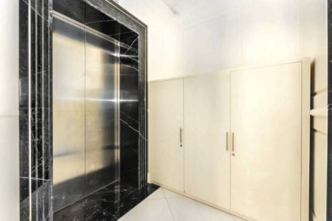 Condo in Bangkok, Thailand, 2 bedrooms  № 124480 - photo 9