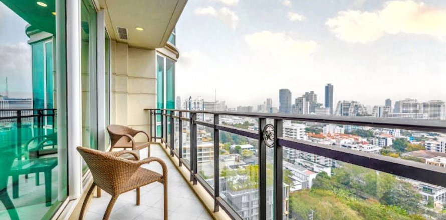 Condo in Bangkok, Thailand, 2 bedrooms  № 124480