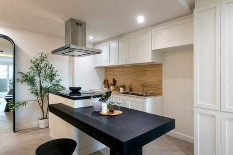 Condo in Watthana, Bangkok, Thailand, 3 bedrooms  № 123949 - photo 14