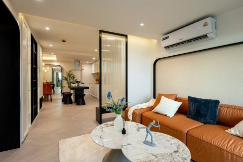 Condo in Watthana, Bangkok, Thailand, 3 bedrooms  № 123949 - photo 1