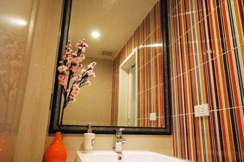 Condo in Khlong Toei, Bangkok, Thailand, 2 bedrooms № 123994 - photo 10