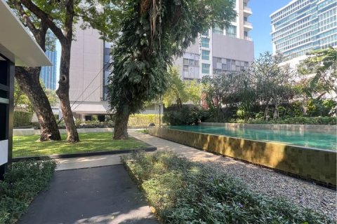 Condo in Watthana, Bangkok, Thailand, 3 bedrooms  № 123948 - photo 12