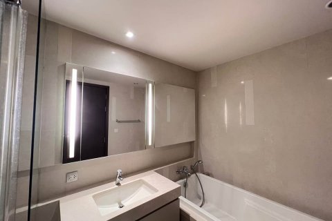 Condo in Watthana, Bangkok, Thailand, 3 bedrooms  № 123948 - photo 15