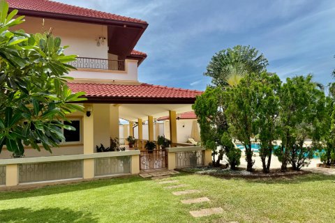 Дом в Саттахипе, Таиланд с 4 спальнями  № 132199 - фото 3