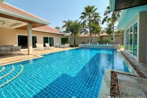 Дом в Паттайе, Таиланд с 5 спальнями  № 132305 - фото 2