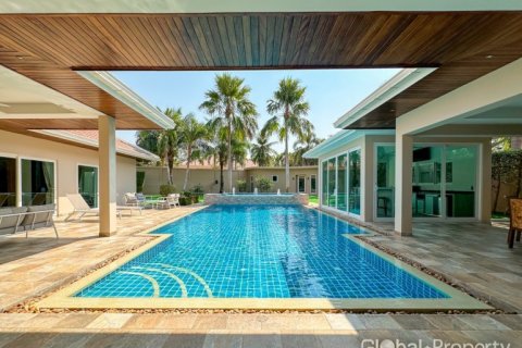 Дом в Паттайе, Таиланд с 5 спальнями  № 132305 - фото 3