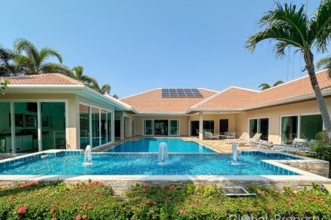 Дом в Паттайе, Таиланд с 5 спальнями  № 132305 - фото 1