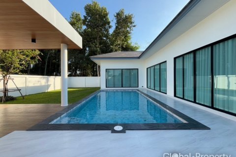 Дом в Паттайе, Таиланд с 3 спальнями  № 121081 - фото 1