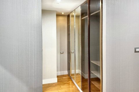 Condo in Bangkok, Thailand, 3 bedrooms  № 86573 - photo 8