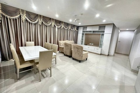 Condo in Bangkok, Thailand, 3 bedrooms  № 86573 - photo 1