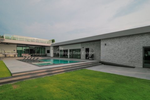 House in Bang Lamung, Thailand 6 bedrooms № 123464 - photo 1