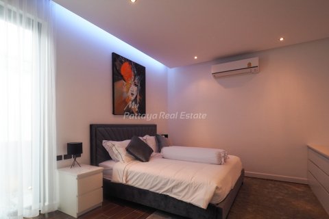 House in Bang Lamung, Thailand 6 bedrooms № 123464 - photo 22