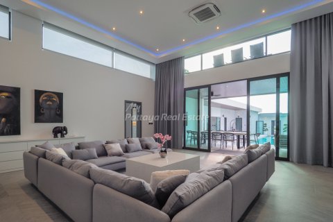 House in Bang Lamung, Thailand 6 bedrooms № 123464 - photo 10