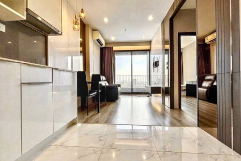 Кондоминиум с 2 спальнями в Бангне, Бангкок, Таиланд № 124638 - фото 4