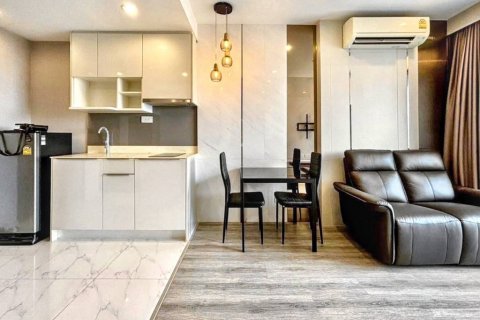 Кондоминиум с 2 спальнями в Бангне, Бангкок, Таиланд № 124638 - фото 1