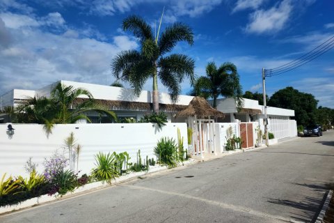 Villa in Hua Hin, Thailand 3 bedrooms № 123830 - photo 19