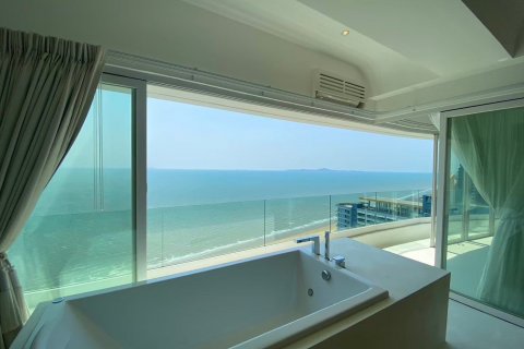 Condo in Pattaya, Thailand, 2 bedrooms  № 125061 - photo 1