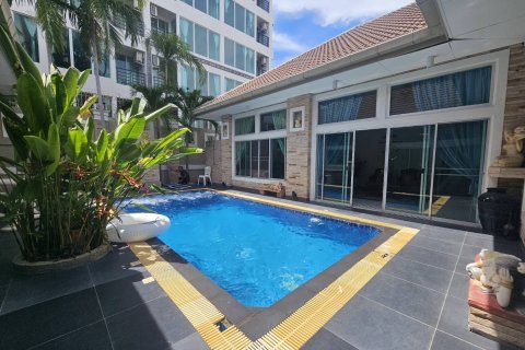 Дом в Паттайе, Таиланд с 5 спальнями  № 125057 - фото 2