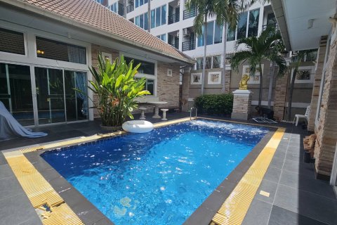 Дом в Паттайе, Таиланд с 5 спальнями  № 125057 - фото 5