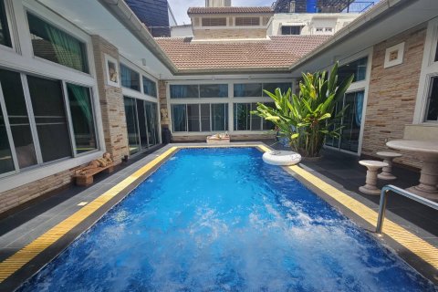 Дом в Паттайе, Таиланд с 5 спальнями  № 125057 - фото 4