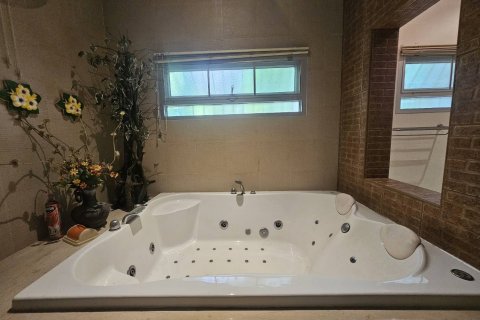 Дом в Паттайе, Таиланд с 5 спальнями  № 125057 - фото 24