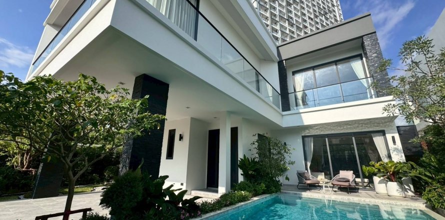 House in Pattaya, Thailand 4 bedrooms № 125059