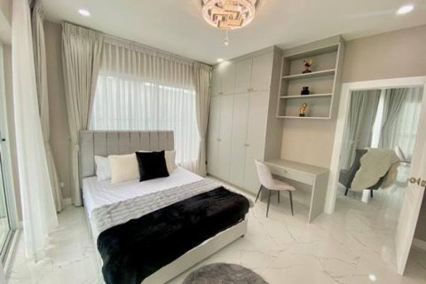 House in Pattaya, Thailand 4 bedrooms № 125060 - photo 17