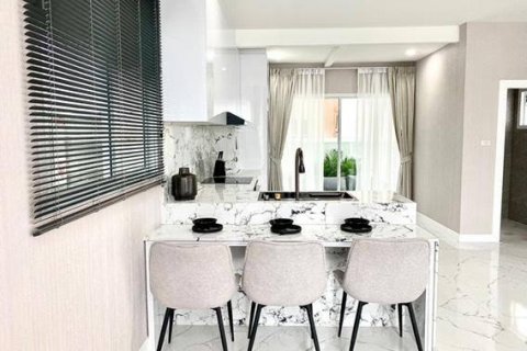 House in Pattaya, Thailand 4 bedrooms № 125060 - photo 10