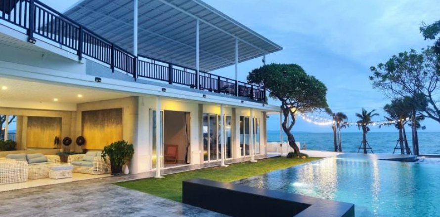 House in Pattaya, Thailand 10 bedrooms № 125056