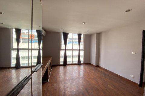 Condo in Watthana, Bangkok, Thailand, 4 bedrooms  № 132273 - photo 22