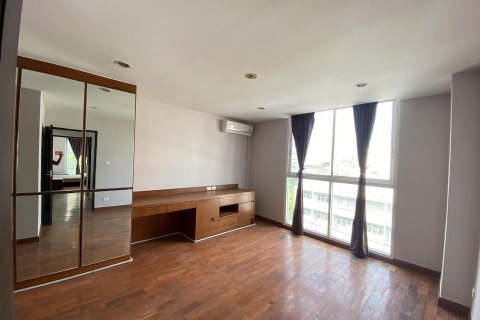Condo in Watthana, Bangkok, Thailand, 4 bedrooms  № 132273 - photo 26