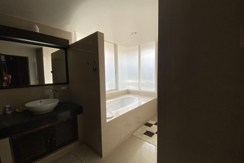 Condo in Watthana, Bangkok, Thailand, 4 bedrooms  № 132273 - photo 21