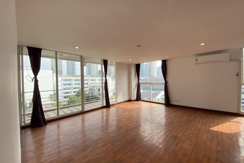 Condo in Watthana, Bangkok, Thailand, 4 bedrooms  № 132273 - photo 18