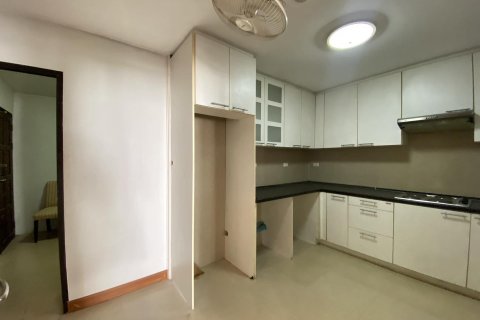 Condo in Watthana, Bangkok, Thailand, 4 bedrooms  № 132273 - photo 15