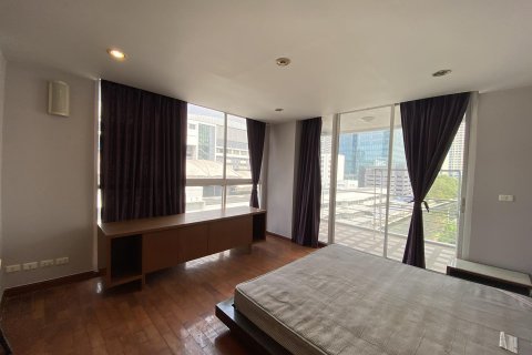 Condo in Watthana, Bangkok, Thailand, 4 bedrooms  № 132273 - photo 27