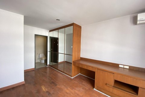Condo in Watthana, Bangkok, Thailand, 4 bedrooms  № 132273 - photo 13