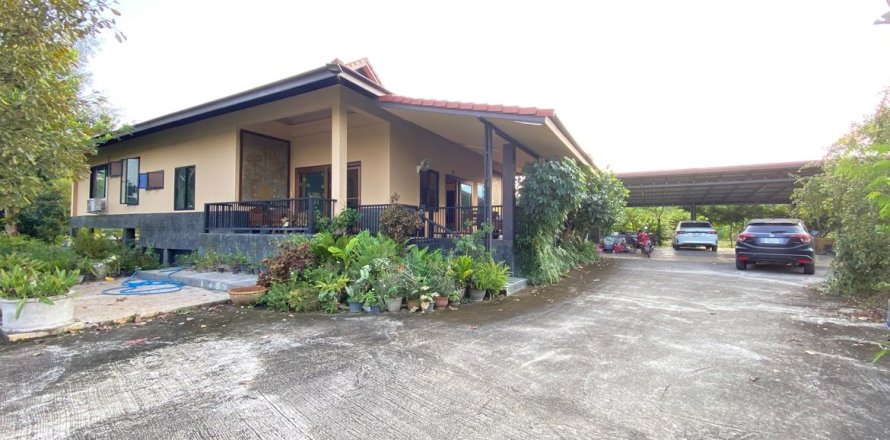 Maison à Chiang Mai, Thaïlande 4 chambres № 80877