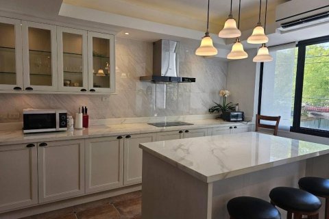 Townhouse in Khlong Toei, Bangkok, Thailand 3 bedrooms № 124007 - photo 2