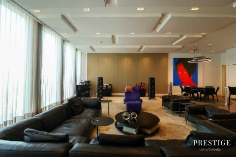 Condo in Bang Rak, Bangkok, Thailand, 4 bedrooms № 124005 - photo 1