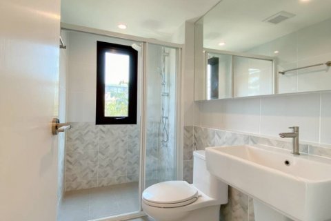 Condo in Hua Hin, Thailand, 2 bedrooms  № 133079 - photo 8