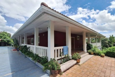 Villa in Chiang Rai, Thailand 6 bedrooms № 104699 - photo 6