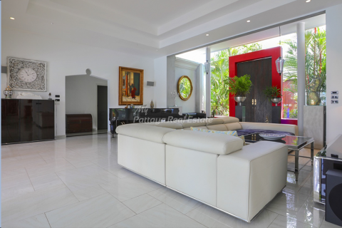 House in Bang Lamung, Thailand 8 bedrooms № 75782 - photo 10